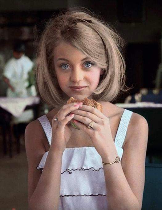 Goldie Hawn’s 7-year-old granddaughter is pretty much a spitting image of her famous grandma