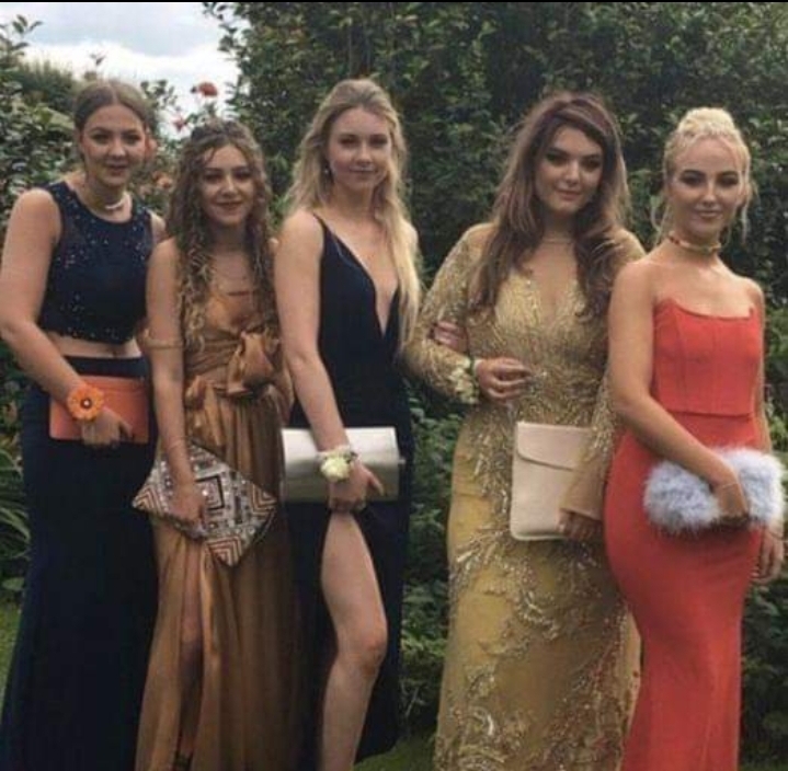 Five Girls Pose For Prom Photo—Later It Goes Viral Due To Little Hidden Detail