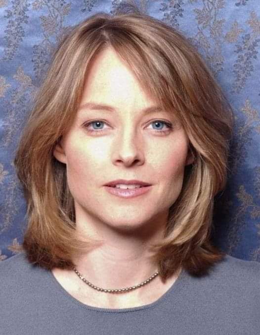 Jodie Foster, 60 Without Makeup and in Simple Clothes, Looks Half Her Age – “I’m Enjoying my Age