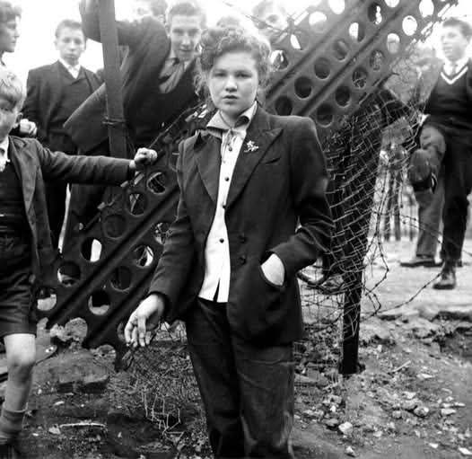 In 1955, photographer Ken Russell captured a striking image of “The Last of the Teddy Girls,” documenting a unique subculture in post-war Britain.Their bold fashion choices symbolized a rebellion against societal expectations in a time of rapid cultural change.